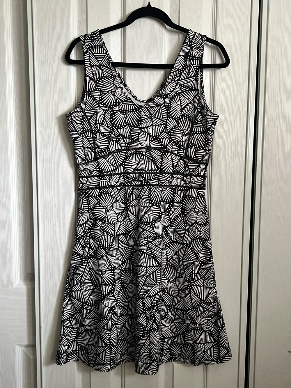 Title Nine Dream V Neck Dress in Sparkler Snap Close Bottom Size M
